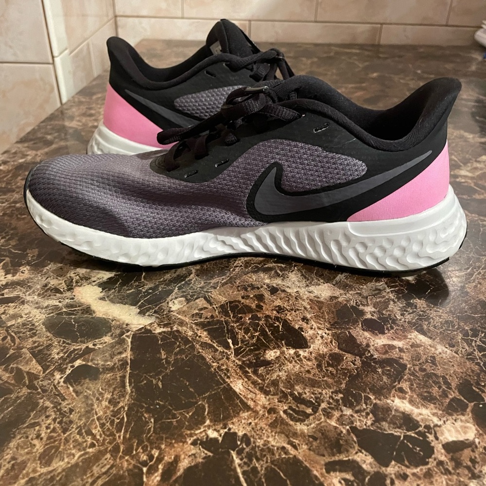 Like New Nike Women's Sneakers!